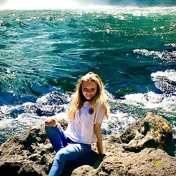 Profile Picture of Izzie Braninburg (@izziebraninburg) on Poshmark