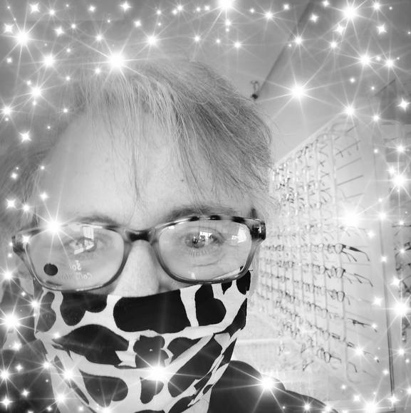 Profile Picture of Lisa Springall (@lisaspringall) on Poshmark