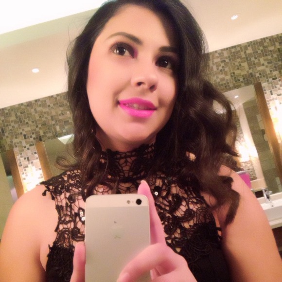 Profile Picture of Karen Barba (@kb128) on Poshmark
