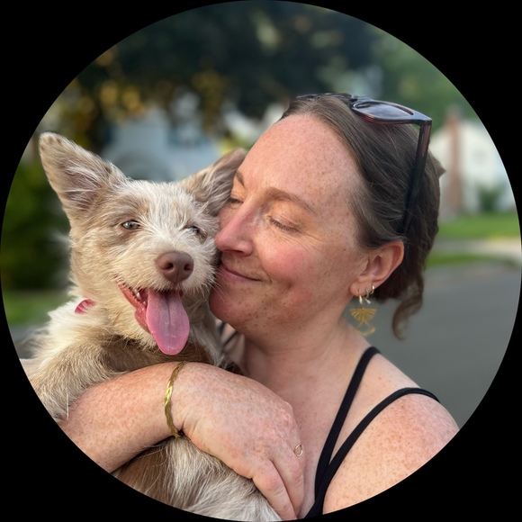 Profile Picture of Sarah Quinn-bell (@sarahqb) on Poshmark