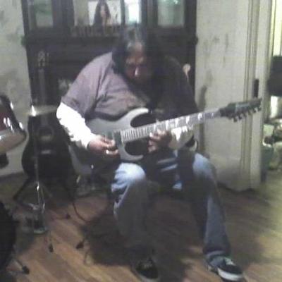 Profile Picture of Victor Saucedo (@emevasX3) on Twitter