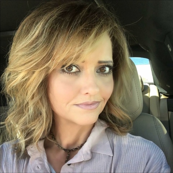 Profile Picture of Wendy Blose (@wynde66) on Poshmark