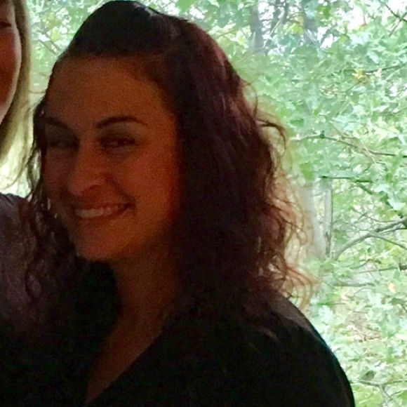 Profile Picture of Hollien Clifford (@jade717) on Poshmark