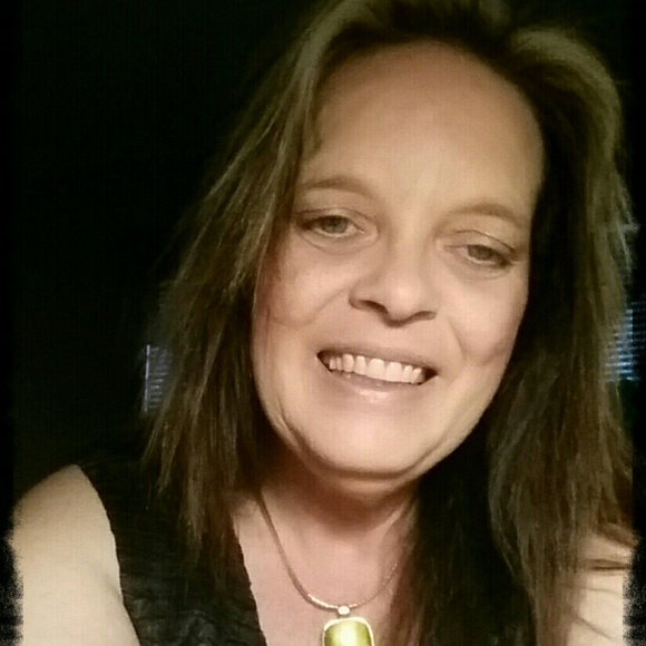 Profile Picture of Kim Eskew (@keskew) on Poshmark