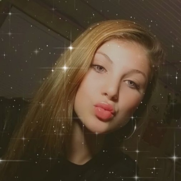 Profile Picture of Savanna Poole (@savannapoole302) on Poshmark