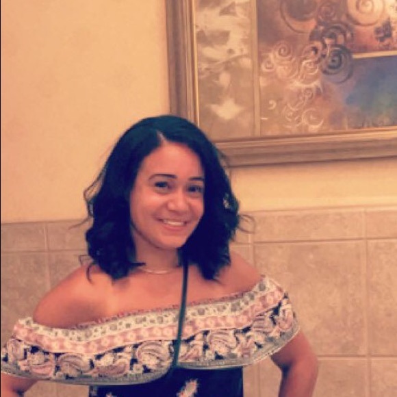 Profile Picture of Desiree Chinea (@dchinea62) on Poshmark