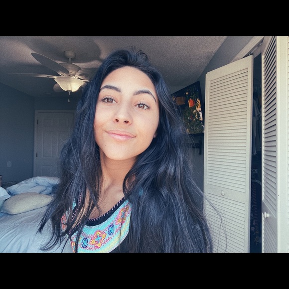 Profile Picture of Daniela Castro (@danielacastr134) on Poshmark