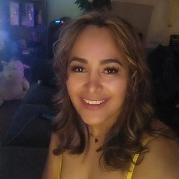 Profile Picture of Ginger Correa (@ginger_correa) on Poshmark