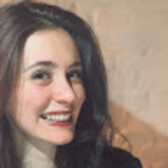 Profile Picture of Amantia Muhedini (@amantia_m) on Poshmark