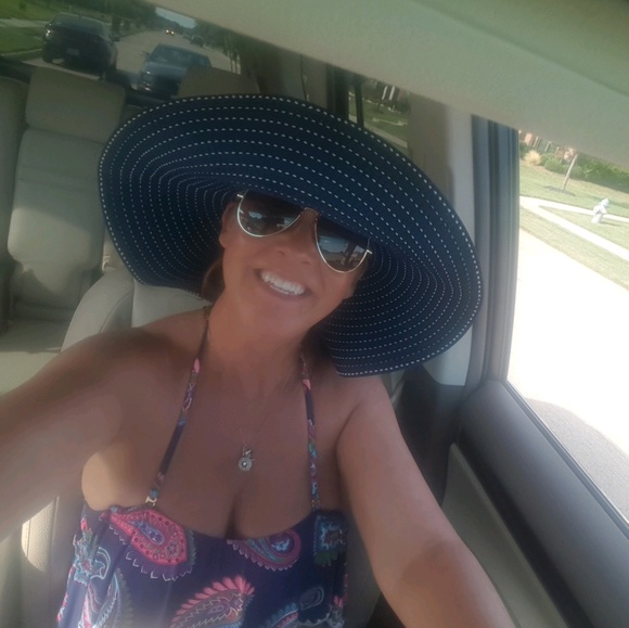 Profile Picture of Lilah Mitchek (@3stones) on Poshmark