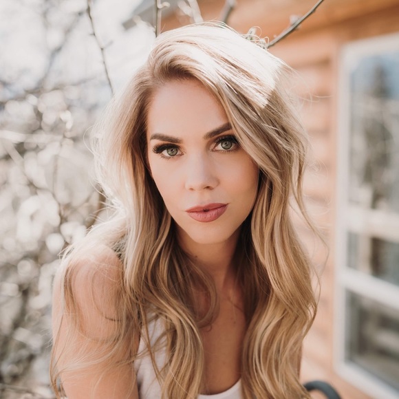 Profile Picture of Trisha Torborg (@trish__9) on Poshmark