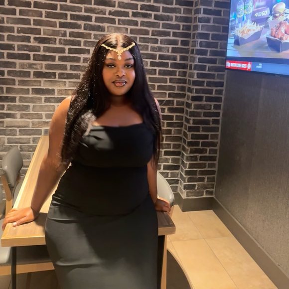 Profile Picture of Sadè Sotilleo (@sadesotilleo) on Poshmark