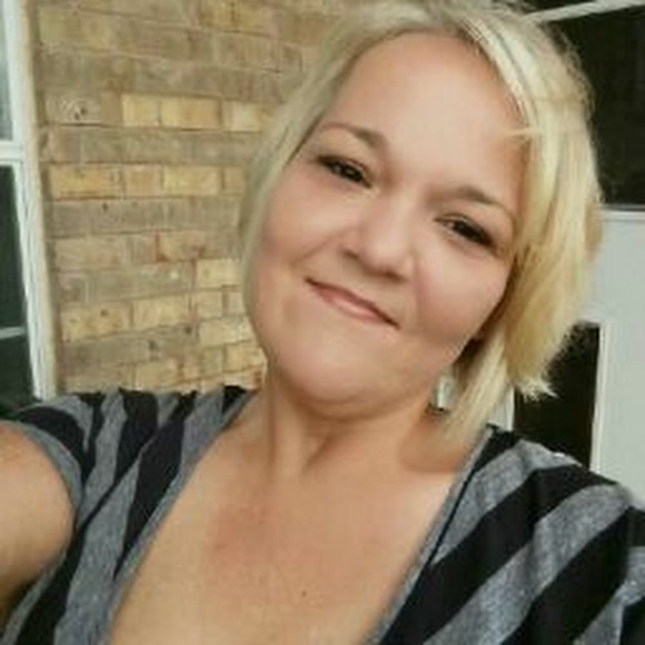 Profile Picture of Shelly Bauman (@shellybauman73) on Poshmark