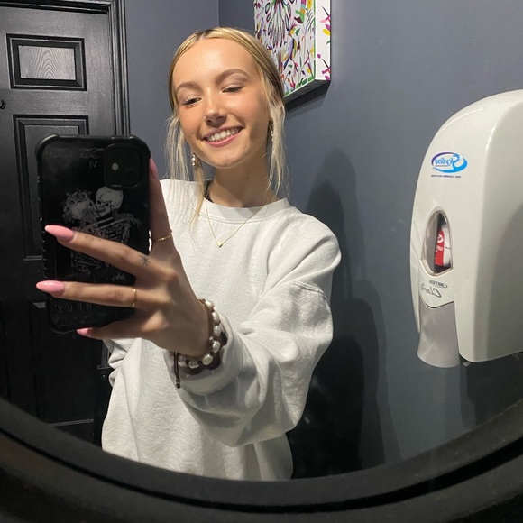 Profile Picture of Kacelynn Coester (@kacelynncoester) on Poshmark