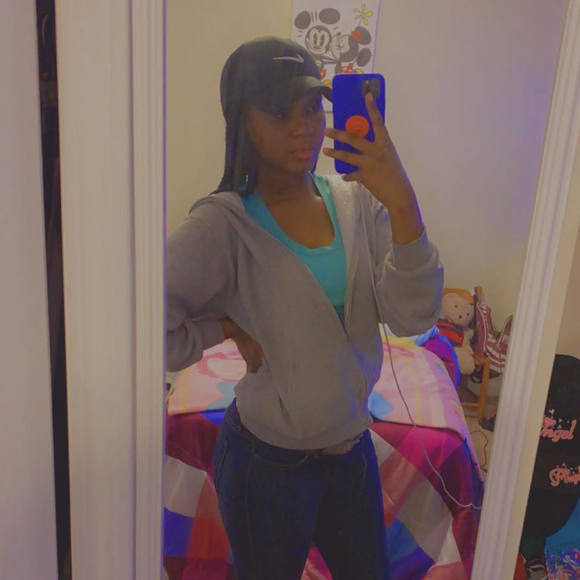 Profile Picture of Keyonna Harrison (@keyonnaharrison) on Poshmark