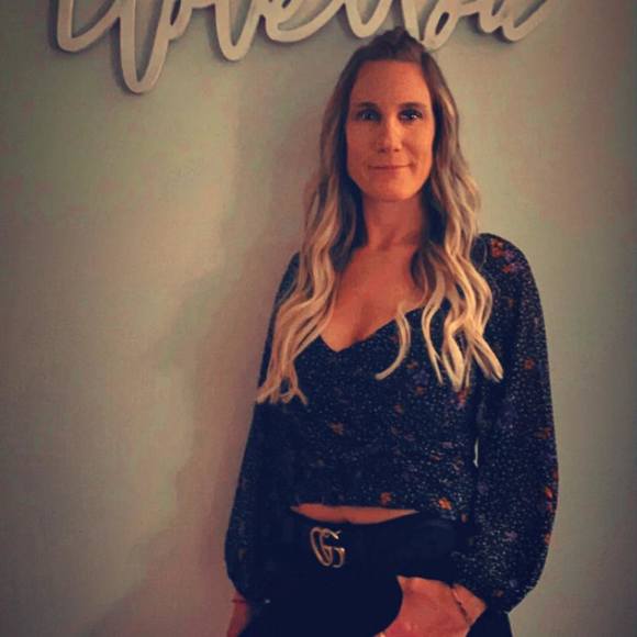 Profile Picture of Lynn Dedenbach (@ldedenbach50) on Poshmark