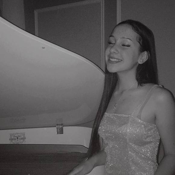 Profile Picture of Léony Chapdelaine (@missleony07) on Poshmark