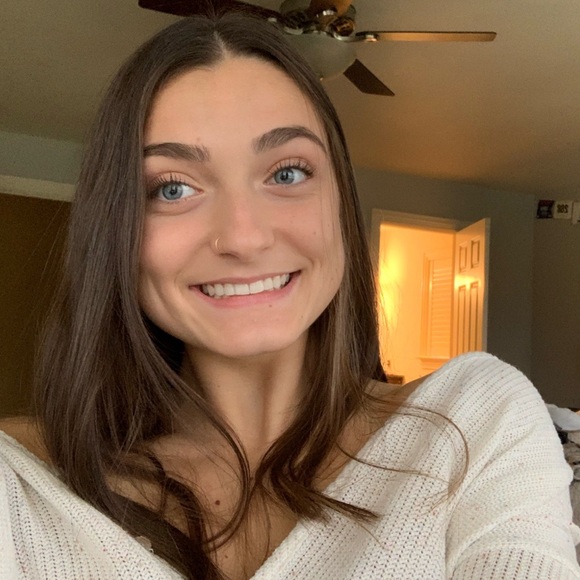 Profile Picture of Hailey Zurich (@haileyzurich) on Poshmark