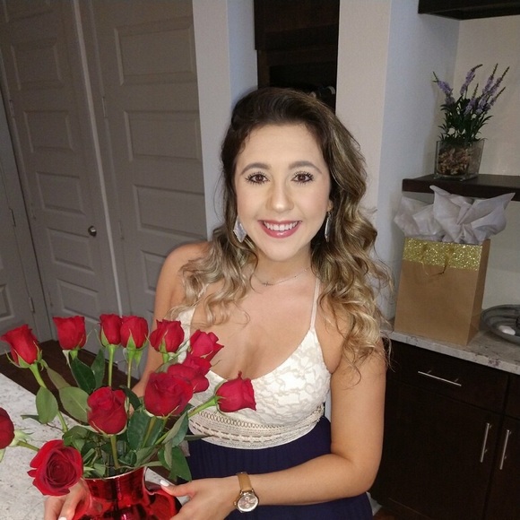 Profile Picture of Andressa Lessa (@dressa_lessaa) on Poshmark