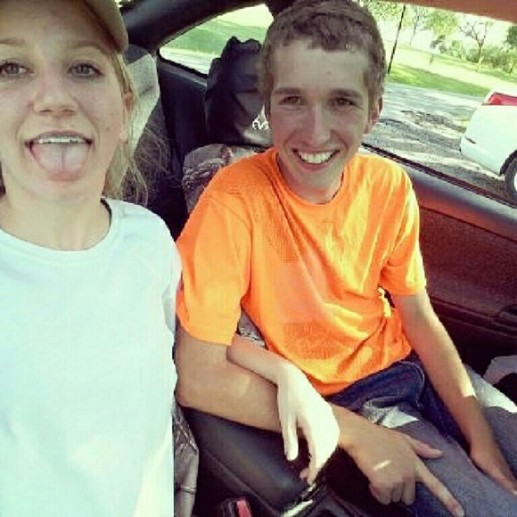 Profile Picture of Hailey Grooters (@haileyg16) on Poshmark