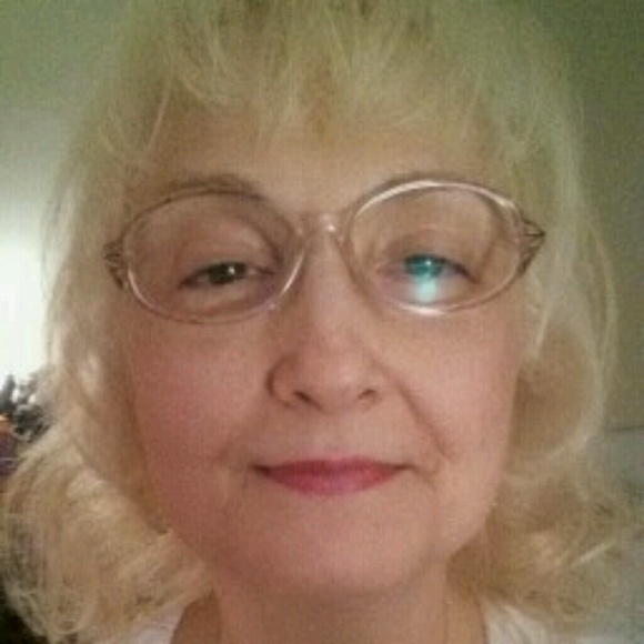 Profile Picture of Catherine Oconnor (@coco422312) on Poshmark