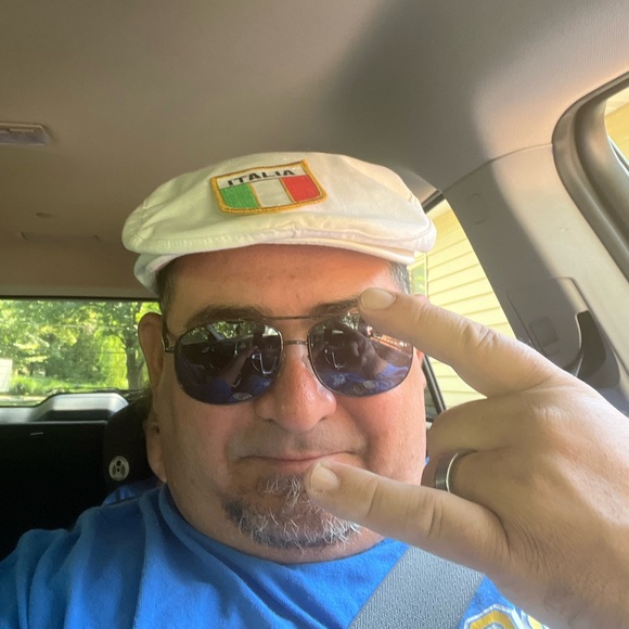 Profile Picture of Tim Tardino (@timtardino) on Poshmark