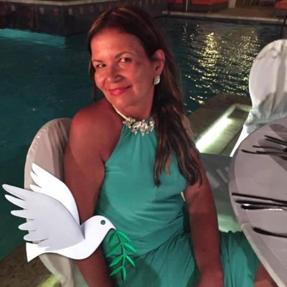 Darlene Gorbea - Poshmark Profile Picture of Darlene Gorbea (@dgorbea) on Poshmark