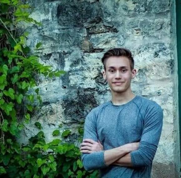 Profile Picture of Zachary Rivera (@sellingstuff94) on Poshmark