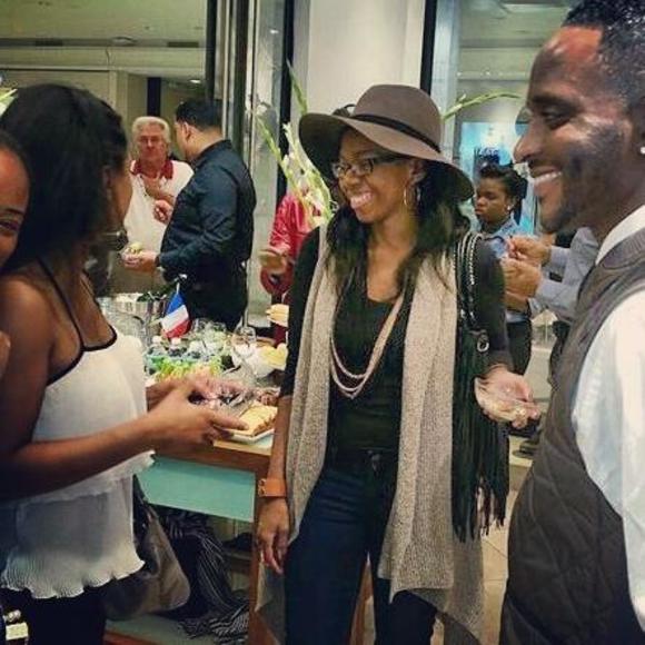 Profile Picture of Veronica Sutton (@stylelikev) on Poshmark