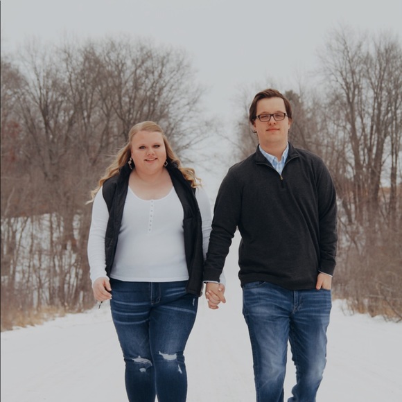 Profile Picture of Alyssa Roettger (@alyssa_roettger) on Poshmark