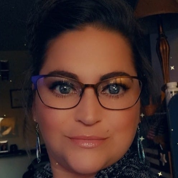 Profile Picture of Erica Kerns (@ericakerns_3234) on Poshmark