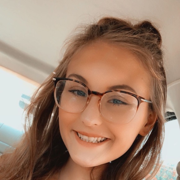 Profile Picture of Katelin Morris (@katelin_morris) on Poshmark