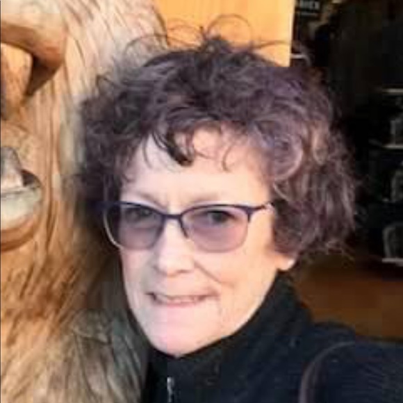 Profile Picture of Theresa Husarik (@thusarik) on Poshmark