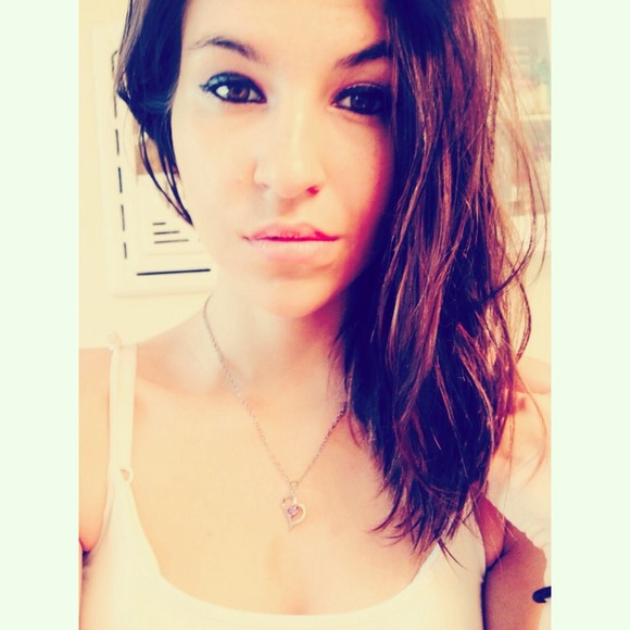 Profile Picture of Caitlin Armstrong (@caitlin450) on Poshmark