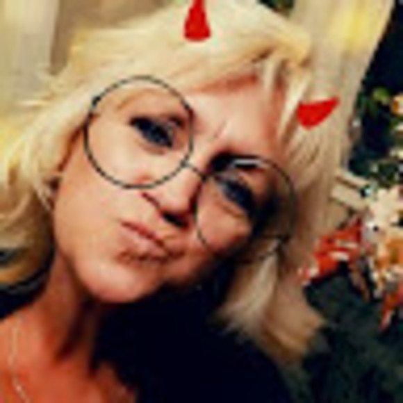 Profile Picture of Cari Lampignano (@cranck69) on Poshmark