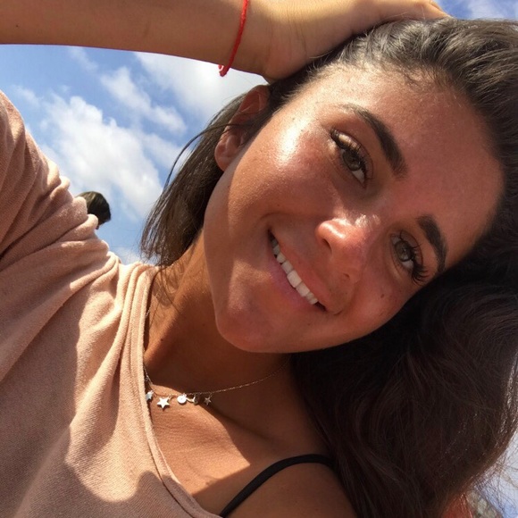 Profile Picture of Sarah Ouaknine (@sarahouaknine) on Poshmark