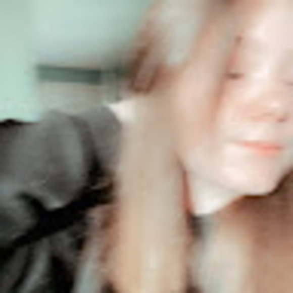 Profile Picture of Amber Bouse (@amberbouse420) on Poshmark