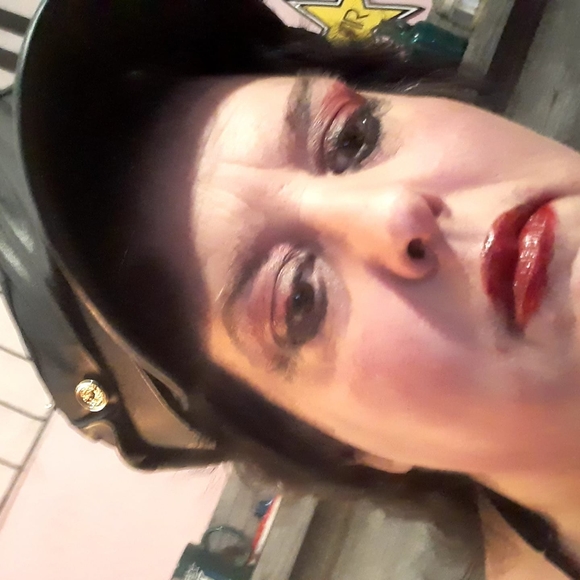 Profile Picture of Kalina Schauble (@kalinaschauble) on Poshmark