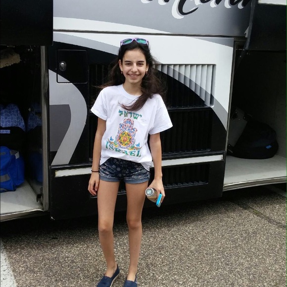 Profile Picture of Efrat Neyman (@efrathippo02) on Poshmark