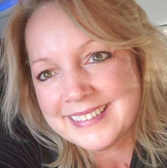 Profile Picture of Andrea Vetter (@angelandrea64) on Poshmark