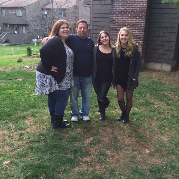 Profile Picture of Alex Torre (@altorre) on Poshmark