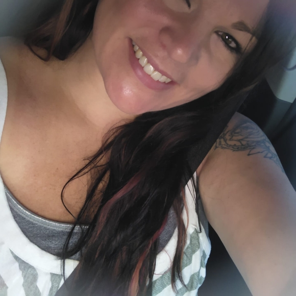 Profile Picture of Crystal Quick (@crystalq34) on Poshmark