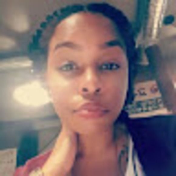 Profile Picture of Tantinea Barnett (@sadeprettiired) on Poshmark