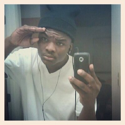 Profile Picture of Damien Armstrong (@damevampirelife) on Twitter