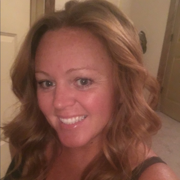 Profile Picture of Sherri Duncan (@sherrirduncan) on Poshmark