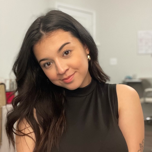 Profile Picture of Wendy Recinos (@wendsrec) on Poshmark
