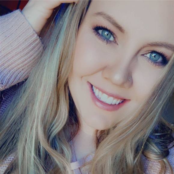 Profile Picture of Cortney Gabany (@cortneyry) on Poshmark