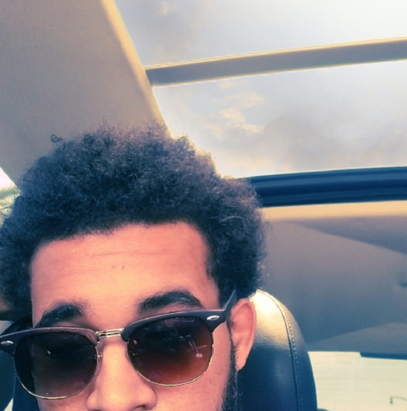 Profile Picture of Chris Heron (@ascdfaj) on Poshmark