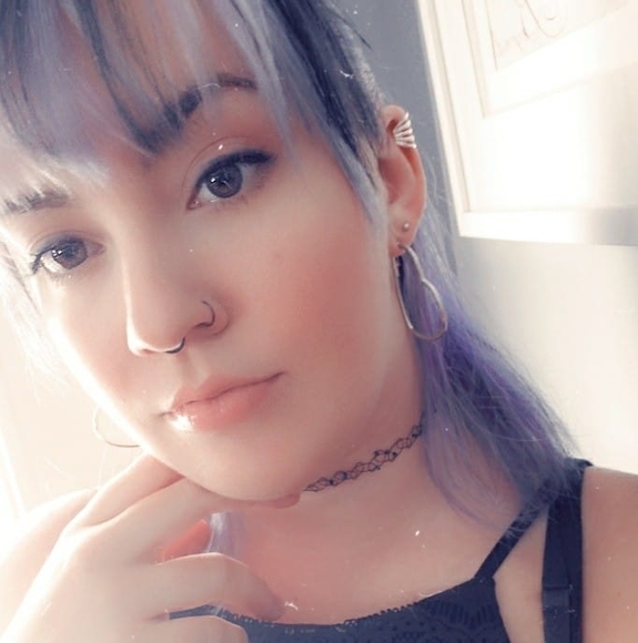 Profile Picture of Kylee Graham (@ky_22_m) on Poshmark