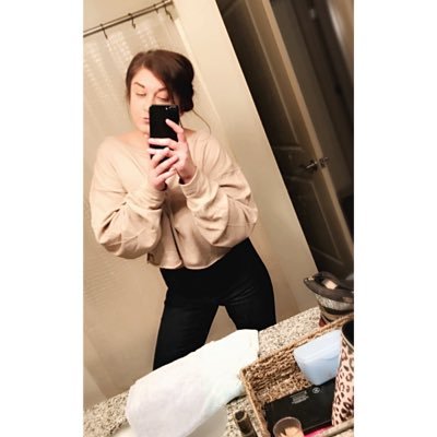 Profile Picture of Haley Nolan (@haleynolan_) on Twitter